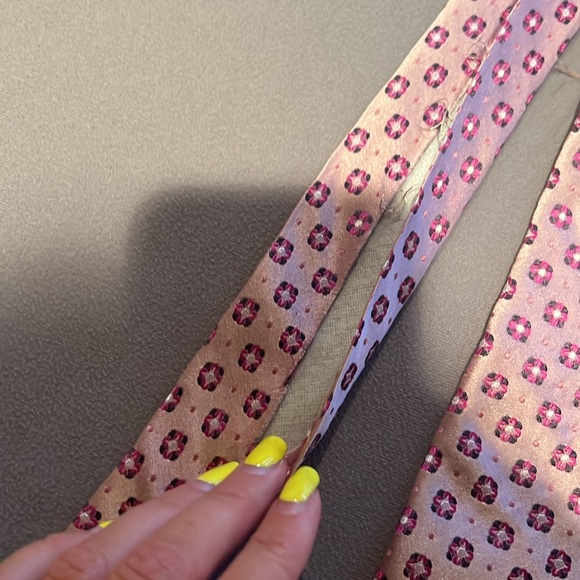 Susan B Komen tie - Picture 3 of 4